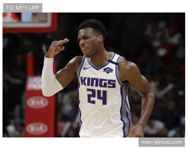 米德尔顿无球跑动拉开空间，三分效率提升改变雄鹿进攻结构